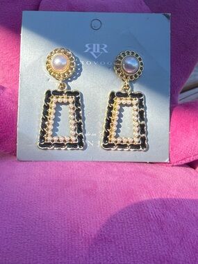 VOGO Athletica Gold, Black and Pearl Drop Earrings